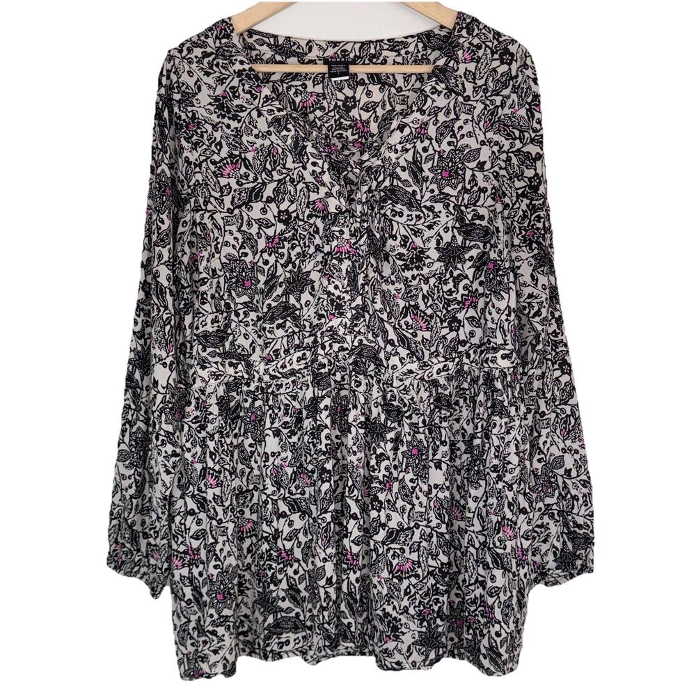Torrid Black & White Lace Up V-Neck Long Sleeve Pullover Plus Size Blouse Sz 1